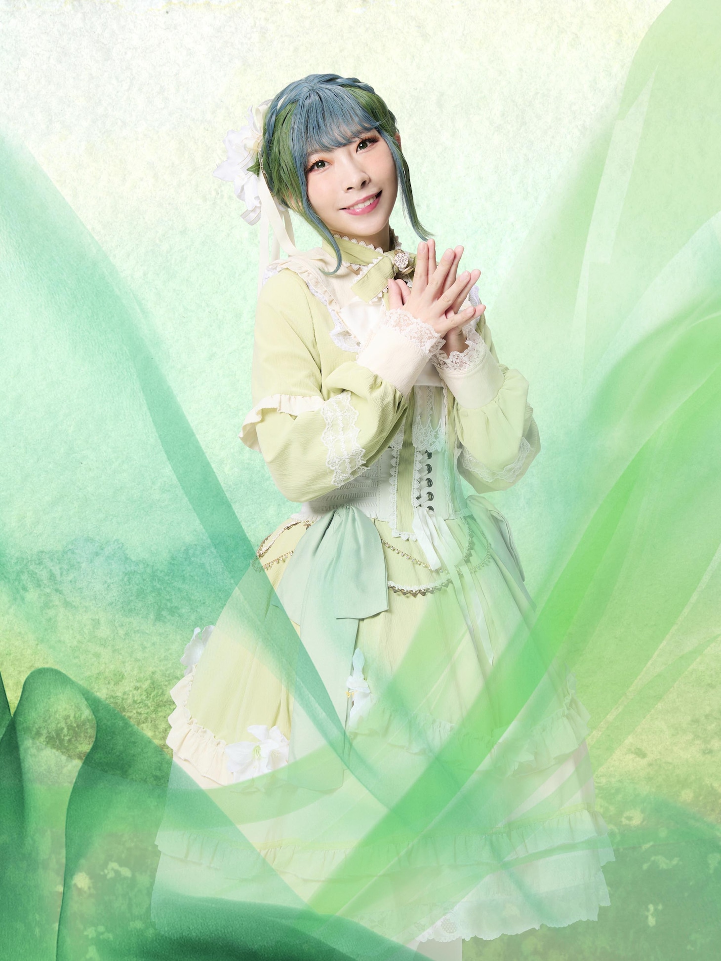 ユリ役の岩佐美咲。