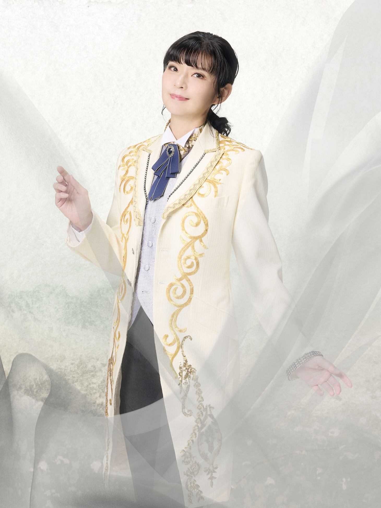 桜葉博士役の彩輝なお。