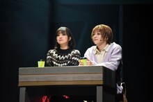 ミュージカル「NO.6」公開ゲネプロより、左から熊谷彩春演じる沙布、今牧輝琉演じる紫苑。