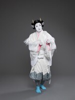 尾上菊之助扮するめい。（撮影：加藤孝）