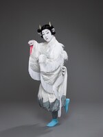 尾上菊之助扮するめい。（撮影：加藤孝）