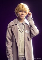 新正俊扮する深水紫苑。