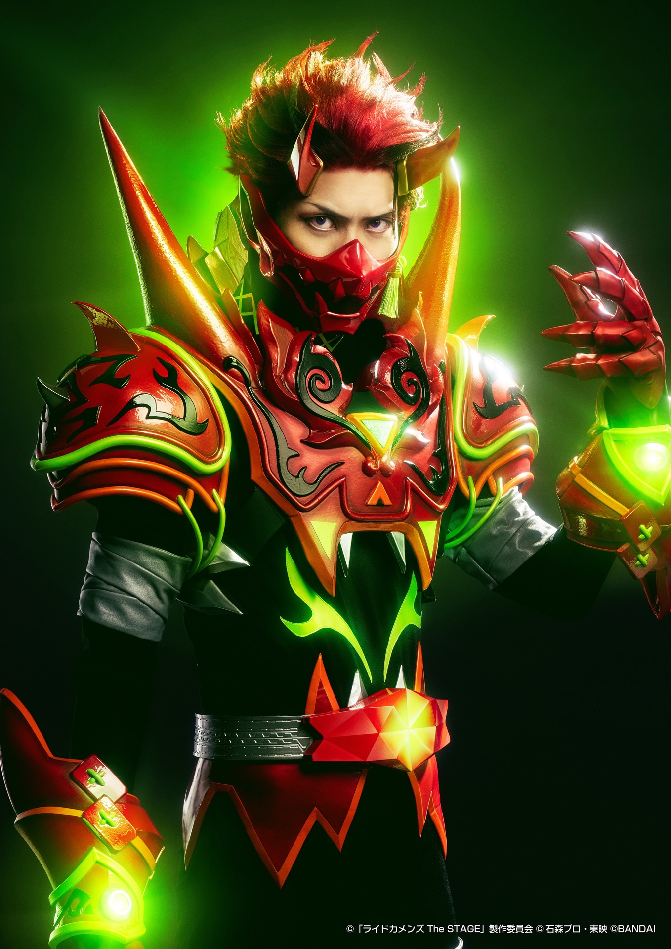川上将大扮する仮面ライダー荒鬼。