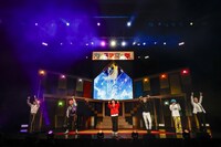 「『カリスマ de ステージ LIVE』～集まれ！カリスマ文化祭！～」より。（撮影：小境勝巳）