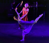 平山素子×笠井叡「『フーガの技法』を踊る」より。(c)大洞博靖