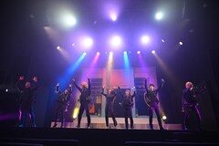 ダイビングの良さを伝えつつ、しっかりふざける！高本学・佐伯亮らの舞台「ぐらんぶる」開幕