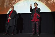 「最低でも2回は観に来てください!」と話す尾上松也(右)。