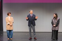 「関西演劇祭2024」開会式より、左から映画監督の三島有紀子、板尾創路、ネルケプランニングの野上祥子代表取締役社長。