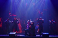 「東洋空想世界（オリエンタルファンタジー）『blue egoist』」より。（撮影：小境勝巳、佐藤薫、高田真希子）