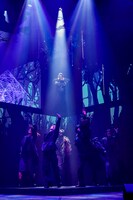 「東洋空想世界（オリエンタルファンタジー）『blue egoist』」より。（撮影：小境勝巳、佐藤薫、高田真希子）