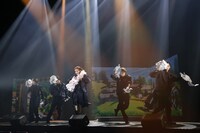 「東洋空想世界（オリエンタルファンタジー）『blue egoist』」より。（撮影：小境勝巳、佐藤薫、高田真希子）