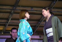 「天保十二年のシェイクスピア」稽古より、唯月ふうか演じるお光（左）と瀬奈じゅん演じるお文（右）。