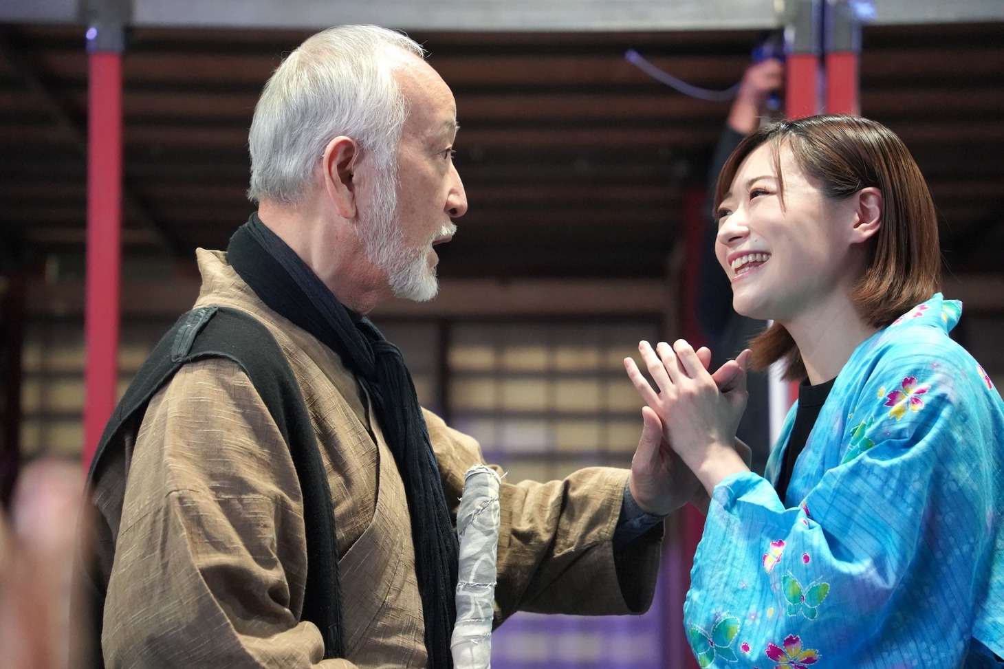 「天保十二年のシェイクスピア」稽古より、木場勝己（左）と唯月ふうか（右）。
