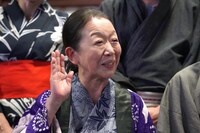 清滝の老婆 / 飯炊きのおこま婆役の梅沢昌代。