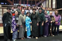 「天保十二年のシェイクスピア」会見より。前列左から藤田俊太郎、梅沢昌代、中村梅雀、唯月ふうか、浦井健治、大貫勇輔、瀬奈じゅん、木場勝己、宮川彬良。後列左から福田えり、猪野広樹、玉置孝匡、土井ケイト、阿部裕、章平、綾凰華。