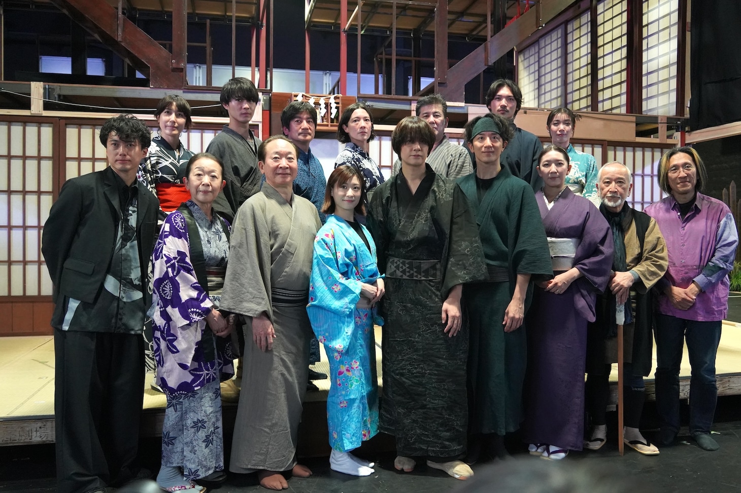 「天保十二年のシェイクスピア」会見より。前列左から藤田俊太郎、梅沢昌代、中村梅雀、唯月ふうか、浦井健治、大貫勇輔、瀬奈じゅん、木場勝己、宮川彬良。後列左から福田えり、猪野広樹、玉置孝匡、土井ケイト、阿部裕、章平、綾凰華。