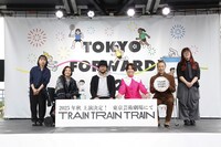 舞台「TRAIN TRAI TRAIN」キックオフトークショーより。左から田中結夏（手話言語通訳士）・栗栖良枝、ウォーリー木下、はるな愛、森山開次、麻生かおり（手話言語通訳士）。