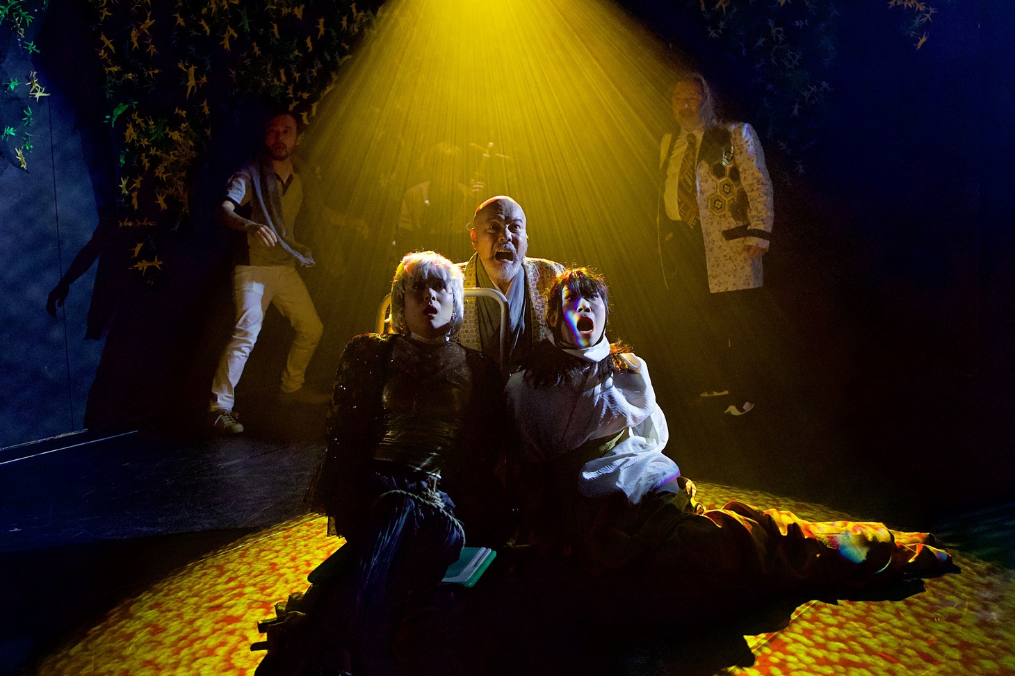 「花組ペルメル vol.1『長崎蝗駆經』～岡本綺堂『平家蟹』による～」の様子。（撮影：古元道広）