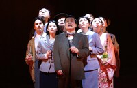 こまつ座「夢の泪」より。（撮影：宮川舞子）