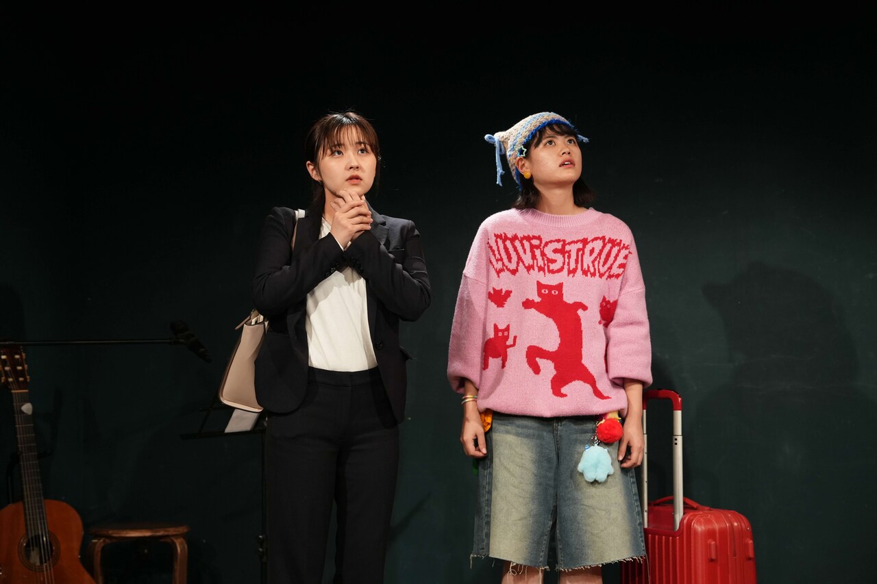 小劇場楽園の中を行ったり来たり…劇団ノックステージ新作「8人の往来」開幕