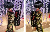 3度目の衣裳チェンジ時、藤色の着物に締めている帯。右側と左側で、絶妙に異なる刺繍の色合いも美しい。