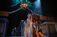 果てとチーク 第8回本公演「害悪」より。（撮影：上野哲太郎）