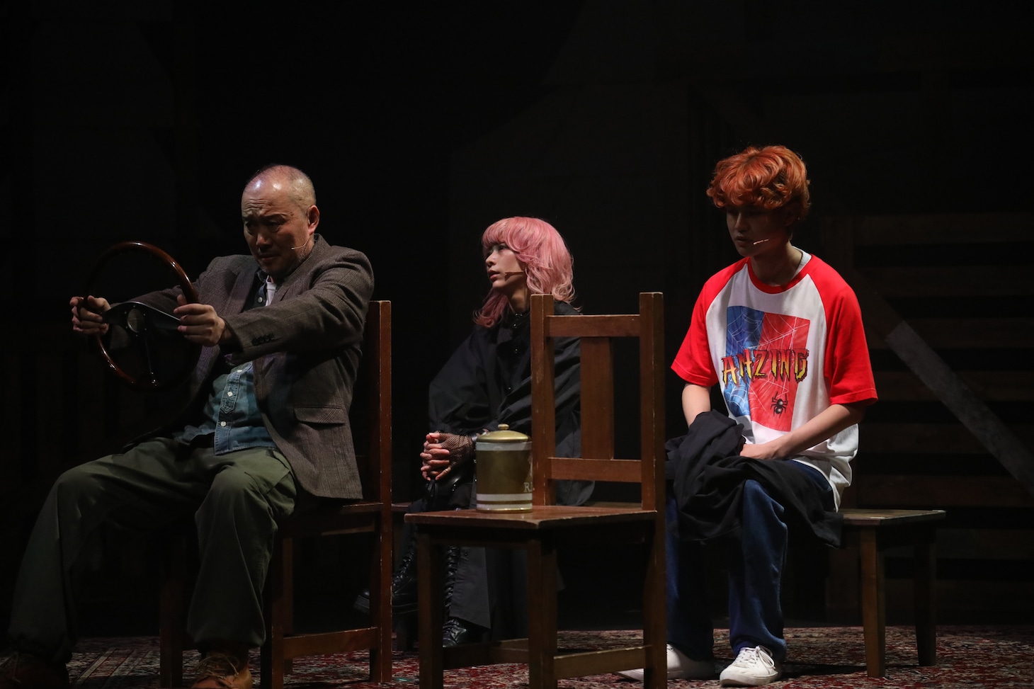 OFFICE SHIKA×海外児童文学シリーズ vol.1 音楽劇「姉さんは、暖炉の上の、壺の中─My Sister Lives on the Mantelpiece」より。（撮影：和田咲子）