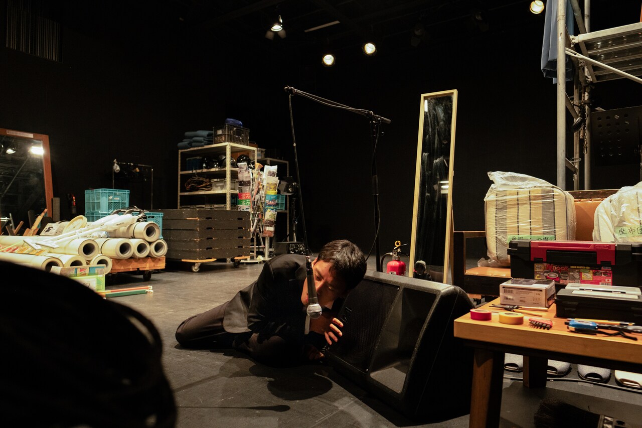 THEATRE E9 KYOTOのものを記録したカタログを上演、福井裕孝の「シアターマテリアル」開幕