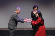 「関西演劇祭2024」表彰式の様子。