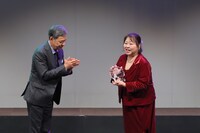 「関西演劇祭2024」表彰式の様子。