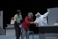 「おんたろうズ～老々行進曲～」2024年大分公演より。（撮影：仁田原力）