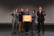 「関西演劇祭2024」表彰式より、teamキーチェーンのカンパニーメンバー。