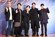 ミュージカル「フランケンシュタイン」製作発表記者会見の様子。左から板垣恭一、小林亮太、中川晃教、加藤和樹、島太星。