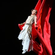 “一緒に伝説を見届けて”「Endless SHOCK」千秋楽ライブビューイング追加販売決定