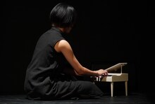 ぺぺぺの会＋いいへんじ「LifeとWork」より、「すべての、ひとりである人の」の様子。