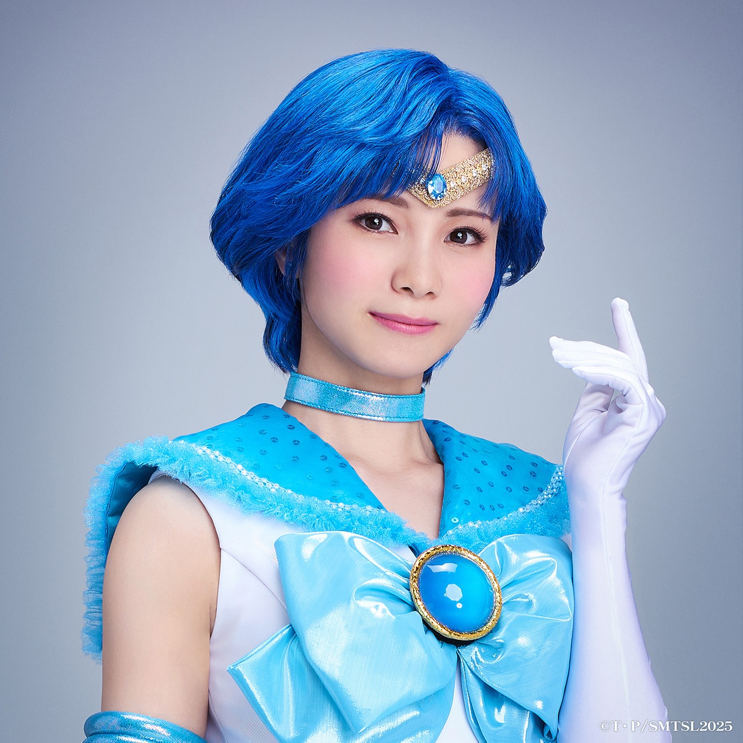 「“Pretty Guardian Sailor Moon” The Super Live」ロンドン公演より、及川結依扮するセーラーマーキュリー。