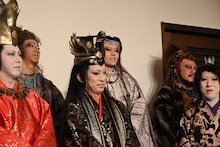 市川染五郎（後方中央）