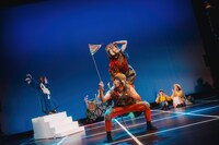 白神ももこ×兼島拓也「花売の縁オン（ザ）ライン」より。（撮影：仲間勇太）