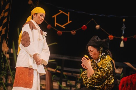 白神ももこ×兼島拓也「花売の縁オン（ザ）ライン」より。（撮影：仲間勇太）