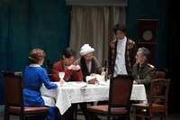 「白衛軍 The White Guard」より。