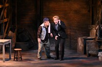 二兎社「こんばんは、父さん」より。（撮影：本間伸彦）