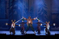 梅棒 19th GIFT「クリス、いってきマス!!!」より。（撮影：飯野高拓、角田大樹）