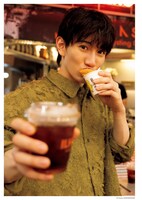 「赤澤遼太郎セカンド写真集 R with you」（KADOKAWA）より。