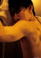 「赤澤遼太郎セカンド写真集 R with you」（KADOKAWA）より。