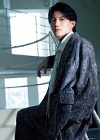 「赤澤遼太郎セカンド写真集 R with you」（KADOKAWA）より。