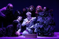 アリス劇場実験室「ミシンとこうもり傘が解剖台の上で偶然に出会ったように美しい」より。