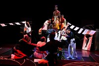 カムカムミニキーナ vol.74「鶴人（つるじん）」より。（撮影：友澤綾乃）