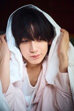 「小西詠斗2nd写真集 水鏡」（KADOKAWA）より。