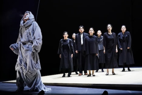 舞台「血の婚礼」より。（撮影；田中亜紀）