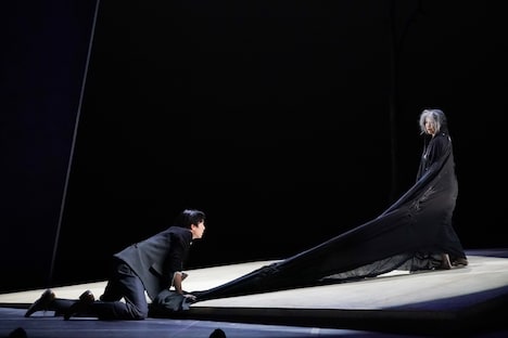 舞台「血の婚礼」より。（撮影；田中亜紀）